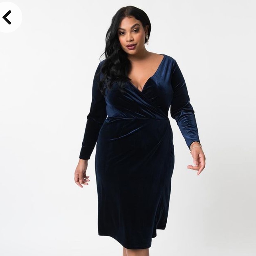 New with tags Unique Vintage Long Sleeve Damsel Wiggle Dress Navy velvet